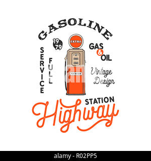 Vintage Tankstelle Pumpe Abzeichen. Retro Hand gezeichnet Benzin Logo Design in distressed Style. Einzigartige Benzin pumpe Abbildung. Lager isoliert auf weißem Hintergrund Stockfoto