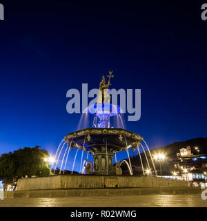 Statue von Pachacuti auf der Plaza de Armas in Cusco Stockfoto