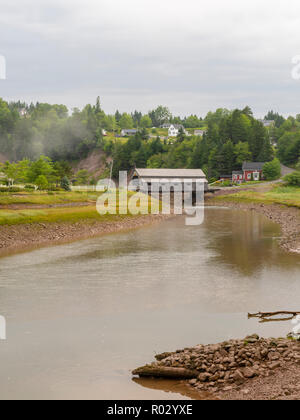 Eine überdachte Brücke in St. Martins, New Brunswick, Kanada. Stockfoto