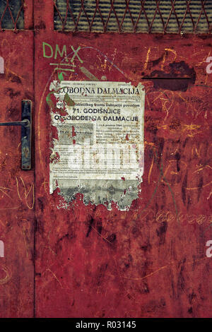 Detail des alten Poster an der Wand. Stockfoto