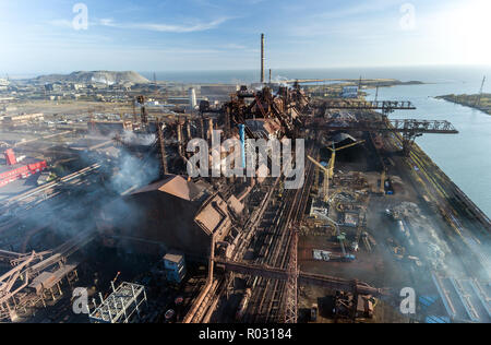Industrielle Stadt Mariupol, Ukraine, Industrieanlagen Stockfotografie