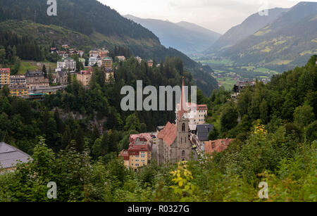 BAD Gastein, Österreich, 5. AUGUST 2018: Luftaufnahme des österreichischen Ski- und Spa Resort Bad Gastein. Stockfoto