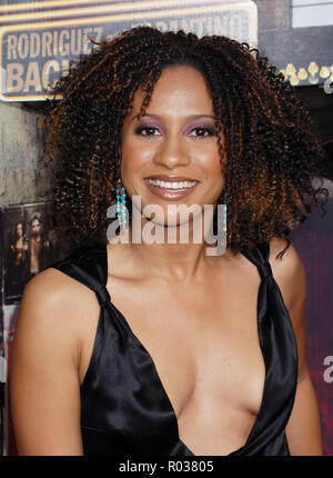 Tracie Thoms Ankunft im Grindhouse Premiere im Orpheum Theater in Los Angeles. headshot Augenkontakt Lächeln 16 ThomsTracie 056 Red Carpet Event, Vertikal, USA, Filmindustrie, Prominente, Fotografie, Bestof, Kunst, Kultur und Unterhaltung, Topix Prominente Fashion/Vertikal, Besten, Event in Hollywood Leben - Kalifornien, Roter Teppich und backstage, USA, Film, Stars, Film Stars, TV Stars, Musik, Promis, Fotografie, Bestof, Kunst, Kultur und Unterhaltung, Topix, headshot, vertikal, eine Person aus dem Jahr 2007, Anfrage tsuni@Gamma-USA.com Stockfoto