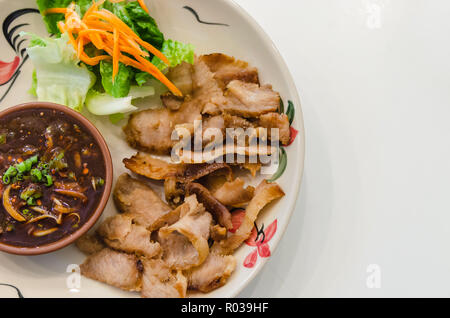 Schweinefleisch vom Grill mit pikanter Sauce. Thai Food Stockfoto