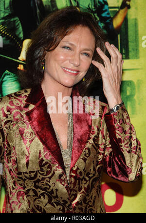 Jacqueline Bisset Ankunft auf dem Domino Premiere auf der Chinese Theatre in Los Angeles. 11. Oktober 2005. BissetJacqueline 136 Red Carpet Event, Vertikal, USA, Filmindustrie, Prominente, Fotografie, Bestof, Kunst, Kultur und Unterhaltung, Topix Prominente Fashion/Vertikal, Besten, Event in Hollywood Leben - Kalifornien, Roter Teppich und backstage, USA, Film, Stars, Film Stars, TV Stars, Musik, Promis, Fotografie, Bestof, Kunst, Kultur und Unterhaltung, Topix, headshot, vertikal, eine Person aus dem Jahr 2005, Anfrage tsuni@Gamma-USA.com Stockfoto