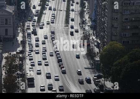 Bucharest City Centre Verkehr, von oben gesehen Stockfoto