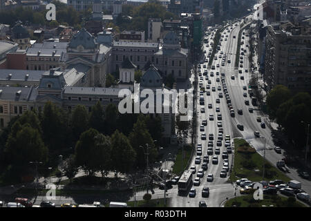 Bucharest City Centre Verkehr, von oben gesehen Stockfoto