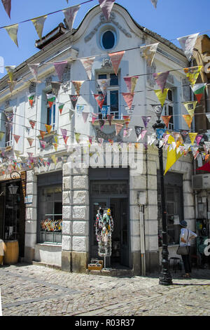 PLOVDIV, Bulgarien - 10. Juni 2017: Straße im Stadtteil Kapana, Stadt von Plovdiv, Bulgarien Stockfoto