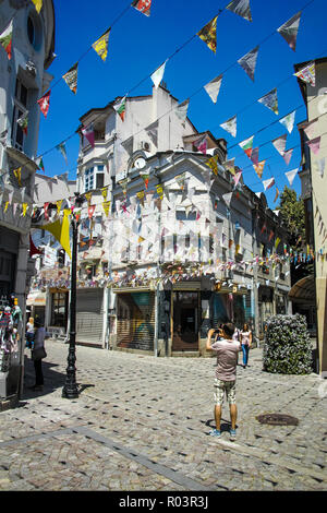 PLOVDIV, Bulgarien - 10. Juni 2017: Straße im Stadtteil Kapana, Stadt von Plovdiv, Bulgarien Stockfoto