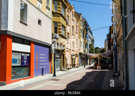 PLOVDIV, Bulgarien - 10. Juni 2017: Straße im Stadtteil Kapana, Stadt von Plovdiv, Bulgarien Stockfoto