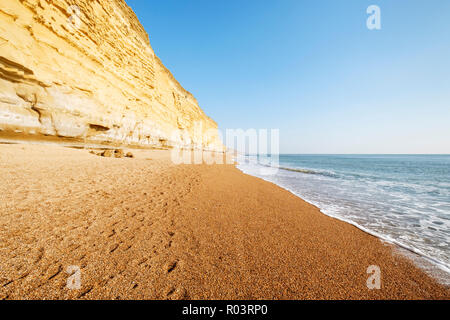 Der östliche Teil von Chesil Beach bei Burton Klippe an der Jurassic Coast, in der Nähe von Bridport, Dorset, England, Großbritannien Stockfoto