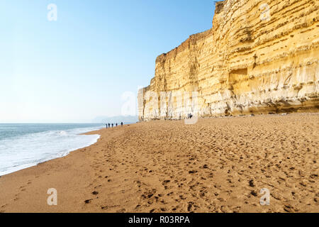 Der westliche Teil von Chesil Beach bei Burton Klippe an der Jurassic Coast, in der Nähe von Bridport, Dorset, England, Großbritannien Stockfoto