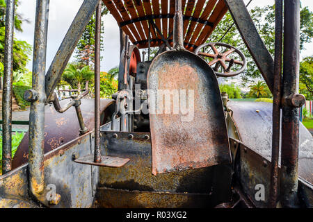 Einen alten Traktor in einem Park in Funchal - Madeira Stockfoto