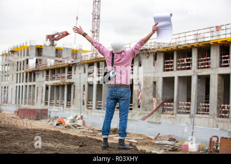Architekten auf der Baustelle Feiern nach dem Bau Projekt war erfolgreich. Stockfoto