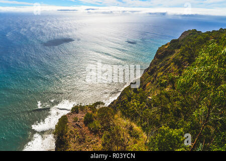 Der Blick aus dem gläsernen Verbindungsgang am Cabo Girao - Madeira - Portugal Stockfoto