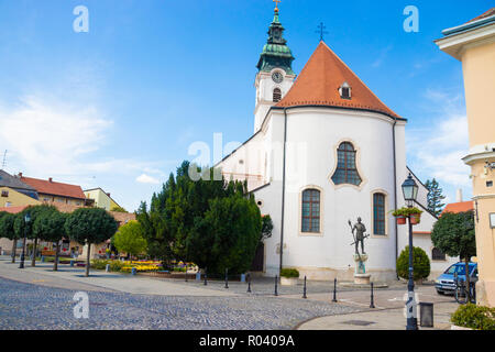 Queen Mary und die Kirche St. Gotthard in Mosonmagyarovar, Ungarn Stockfoto