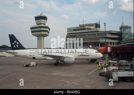 Berlin, Deutschland, Flugzeug am Flughafen Berlin-Tegel Stockfoto