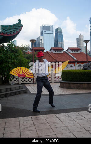 Republik Singapur, Ventilator Tanz an der People's Park Komplex in Chinatown Stockfoto