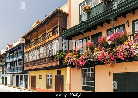 Berühmte bunte Häuser in Santa Cruz de La Palma, Kanarische Inseln Stockfoto