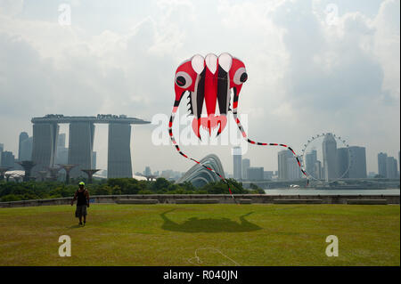 Singapur, Republik Singapur, fliegende Drachen Stockfoto