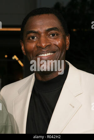 Carl Lumbly Ankunft auf dem Erraten, wer Premiere auf der Chinese Theatre in Los Angeles. März 13, 2005. LumblyCarl091 Red Carpet Event, Vertikal, USA, Filmindustrie, Prominente, Fotografie, Bestof, Kunst, Kultur und Unterhaltung, Topix Prominente Fashion/Vertikal, Besten, Event in Hollywood Leben - Kalifornien, Roter Teppich und backstage, USA, Film, Stars, Film Stars, TV Stars, Musik, Promis, Fotografie, Bestof, Kunst, Kultur und Unterhaltung, Topix, headshot, vertikal, eine Person aus dem Jahr 2005, Anfrage tsuni@Gamma-USA.com Stockfoto