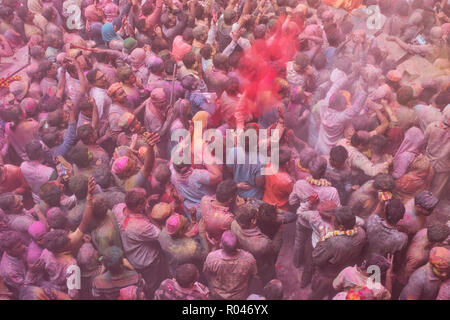 Holi Festival 2018 Feier in Banke Bihari Temple, Vrindavan, Indien. Stockfoto