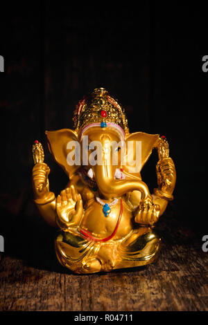 Ganesha Statue auf Weiß Stockfoto