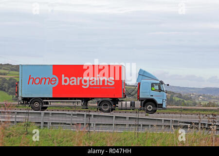 Home schnäppchen Sattelschlepper fahren auf Autobahn M62 Stockfoto