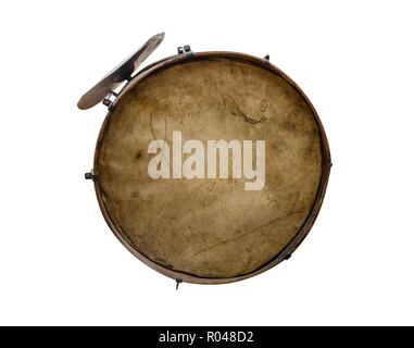 Vintage Drum mit Schock Platte auf einem weißen Hintergrund. Stockfoto