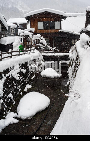 Shirakawa-go, Japan, modernen Residenzen Stockfoto