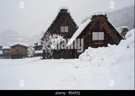 Shirakawa-go, Japan, traditionelle Gassho - Gassho-zukuri Bauernhäuser Stockfoto