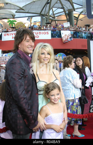 Richie Sambora, Heather Locklear, Ava Elizabeth Sambora 06/13/05 Der perfekte Mann @ Universal Studios Kino in der Stadt spazieren, Universal City Foto von Ima Kuroda/HNW/PictureLux (13. Juni 2005) Datei Referenz # 33689 531 HNWPLX Stockfoto