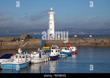 Leuchtturm in Newhaven Hafen, Edinburgh, Schottland, Großbritannien Stockfoto