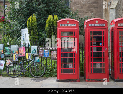 Die erste rote Telefonzelle wurde von Giles Gilbert Scott entworfen, der in Cambridge berühmt ist, um einen Teil des Clare College im Jahr 1920 zu entwerfen Stockfoto