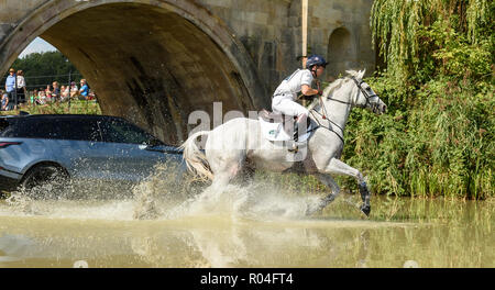 Harry Meade und Kreuzfahrt während der Phase der Land Rover Burghley Horse Trials 2018 Stockfoto