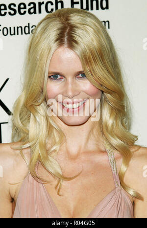 Claudia Schiffer an den unvergesslichen Abend Mut Auszeichnungen Anreise organisieren, indem die EIF-Women's Cancer Research Fund im Regent Beverly in Los Angeles. März 1, 2005. SchifferClaudia 079 Red Carpet Event, Vertikal, USA, Filmindustrie, Prominente, Fotografie, Bestof, Kunst, Kultur und Unterhaltung, Topix Prominente Fashion/Vertikal, Besten, Event in Hollywood Leben - Kalifornien, Roter Teppich und backstage, USA, Film, Stars, Film Stars, TV Stars, Musik, Promis, Fotografie, Bestof, Kunst, Kultur und Unterhaltung, Topix, headshot, vertikal, eine Person Stockfoto