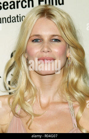 Claudia Schiffer an den unvergesslichen Abend Mut Auszeichnungen Anreise organisieren, indem die EIF-Women's Cancer Research Fund im Regent Beverly in Los Angeles. März 1, 2005. SchifferClaudia 080 Red Carpet Event, Vertikal, USA, Filmindustrie, Prominente, Fotografie, Bestof, Kunst, Kultur und Unterhaltung, Topix Prominente Fashion/Vertikal, Besten, Event in Hollywood Leben - Kalifornien, Roter Teppich und backstage, USA, Film, Stars, Film Stars, TV Stars, Musik, Promis, Fotografie, Bestof, Kunst, Kultur und Unterhaltung, Topix, headshot, vertikal, eine Person Stockfoto