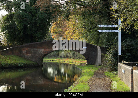 Die Hafenbecken, wo die Stourbridge Canal verbindet die Staffordshire und Worcestershire Canal an Stourton, Staffordshire, Großbritannien. Stockfoto