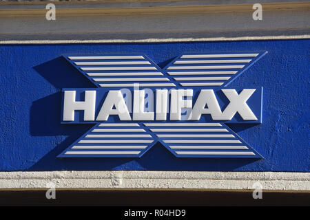 Halifax Bank Logo oben Bankfiliale Vereinigtes Königreich Stockfoto