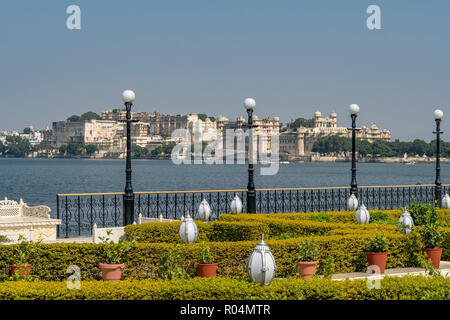 City Palace von Jag Mandir Insel, Udaipur, Rajasthan, Indien Stockfoto