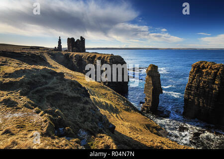 Schottischen Schloss Sinclair Girnigoe - auf hohen Klippen im östlichen Hochland platziert. Stockfoto