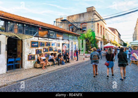 Gepflasterte Straße in LX Factory Street Market, Lissabon, Portugal, Europa Stockfoto