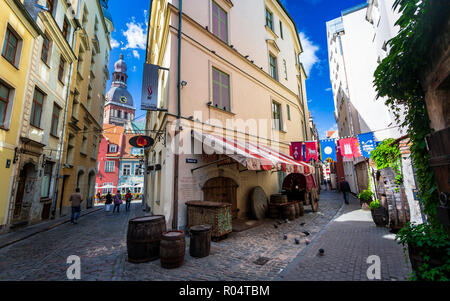 Dom und mittelalterlichen Street, Old Riga, Lettland, Baltikum, Europa Stockfoto