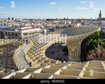 Blick auf die Stadt vom Metropol Parasol, Sevilla, Andalusien, Spanien, Europa Stockfoto