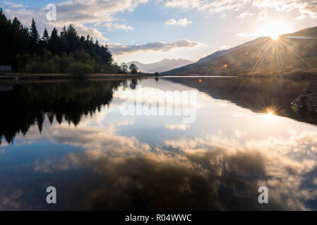 Llynnau Mymbyr See bei Sonnenuntergang, Capel Curig, Snowdonia National Park, North Wales, Vereinigtes Königreich, Europa Stockfoto