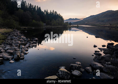 Llynnau Mymbyr See bei Sonnenuntergang, Capel Curig, Snowdonia National Park, North Wales, Vereinigtes Königreich, Europa Stockfoto