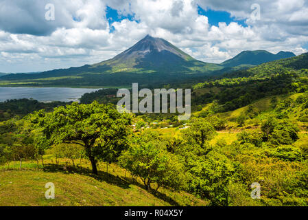 Der Vulkan Arenal, der Provinz Alajuela, Costa Rica, Mittelamerika Stockfoto