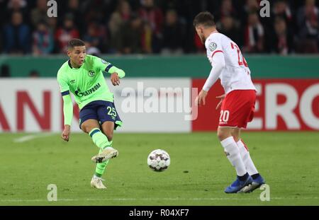 Firo: 31.10.2018 Fußball, 1.Bundesliga, Saison 2018/2019, DFB-Pokal, Tasse, 1.FC Köln Köln - FC Schalke 04 Amin Harit | Verwendung weltweit Stockfoto