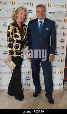 Monaco, Monte Carlo - 30. Oktober 2018: Goldenfoot, die Meister Promenade Award Gala mit Prinz Charles de Bourbon des Deux Siciles und Prinzessin Camilla de Bourbon des Deux Siciles. Goldene Fuß, Awards, Fussball, Fussball, Fussballer, Sport, Sportler, Pri | Verwendung weltweit Stockfoto