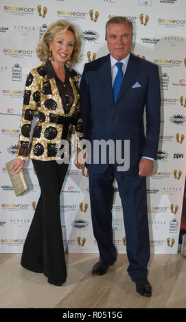 Monaco, Monte Carlo - 30. Oktober 2018: Goldenfoot, die Meister Promenade Award Gala mit Prinz Charles de Bourbon des Deux Siciles und Prinzessin Camilla de Bourbon des Deux Siciles. Goldene Fuß, Awards, Fussball, Fussball, Fussballer, Sport, Sportler, Pri | Verwendung weltweit Stockfoto